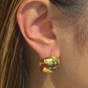 GP hug hoop earrings